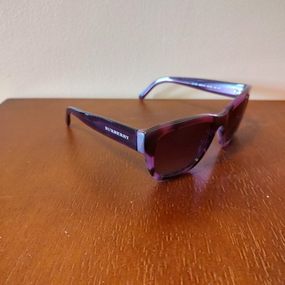 Beautiful Burberry Sunglasses - Picture 6 of 6